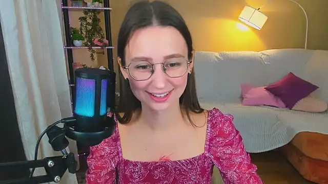 YourLovellyStory online show from 09.16.25