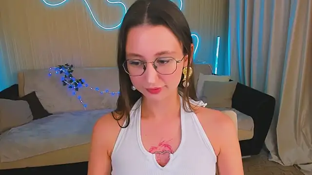 YourLovellyStory online show from 10.07.25