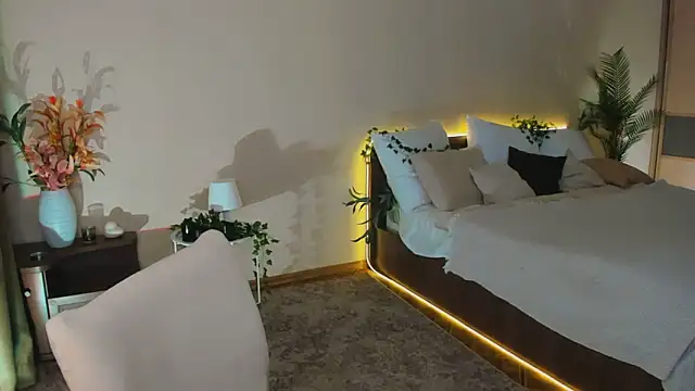 YourLovellyStory online show from 10.22.25