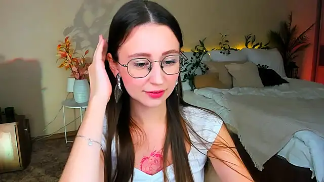 YourLovellyStory online show from 11.18.25