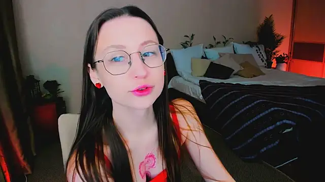 YourLovellyStory online show from 02.10.26