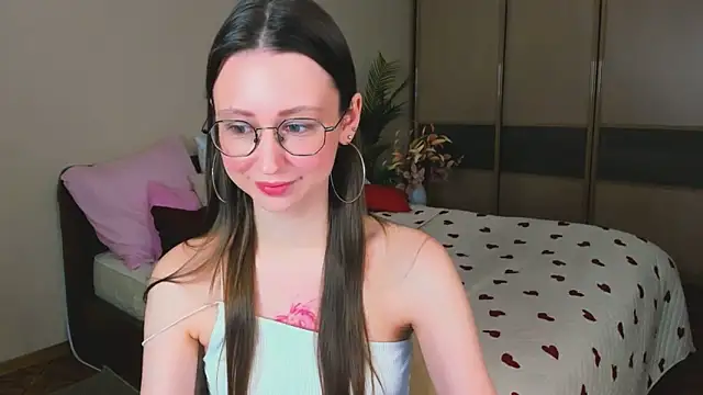 YourLovellyStory online show from 04.09.26