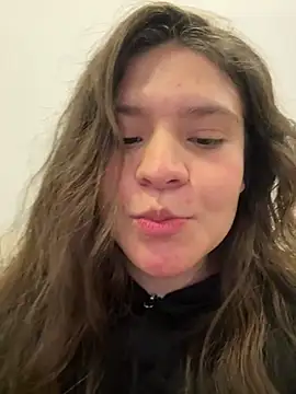 Snapshot of Emilyybennet_ chatting on 06.04.26 Emilyybennet online show from 06.04.26