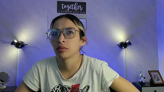 Snapshot of Emilia_Bons chatting on 09.18.25 Emilia Bons online show from 09.18.25
