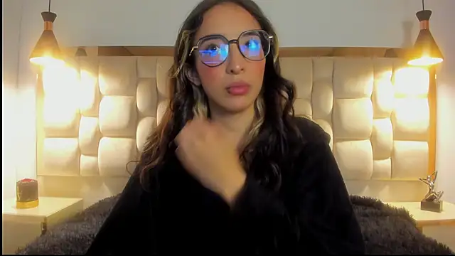 Emilia Bons online show from 11.17.25