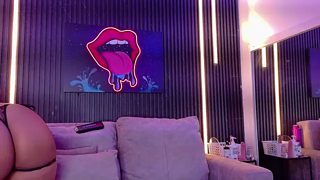 SophiaSummer online show from 10.14.25