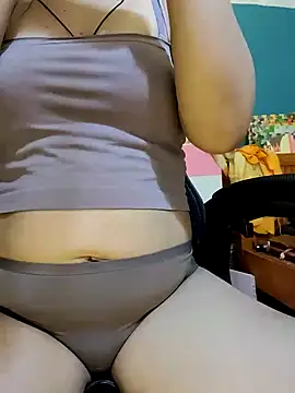 Snapshot of Bee_sweet chatting on 10.27.25 Bee sweet online show from 10.27.25