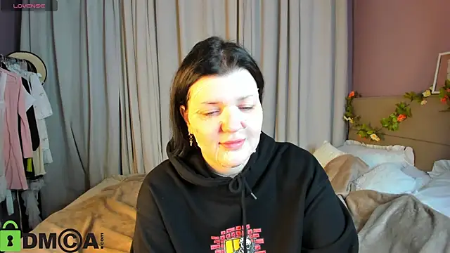 Snapshot of Michele_Greenn chatting on 10.12.25 Michele Greenn online show from 10.12.25