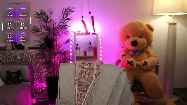 Snapshot of NovaHollisx chatting on 02.24.26 NovaHollisx online show from 02.24.26