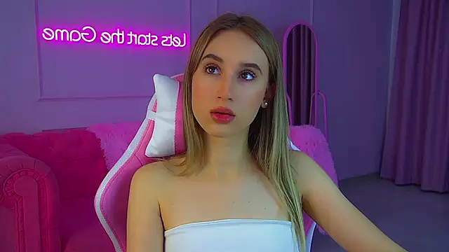 VictoriaHopsons online show from 11.16.25