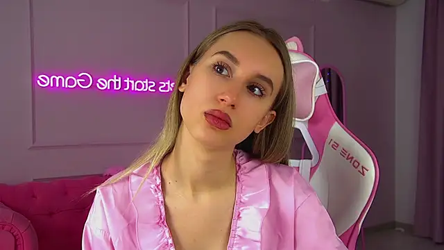 VictoriaHopsons online show from 11.29.25