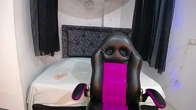 mia  thomson  online show from 10.24.25