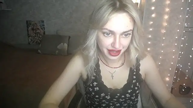 Snapshot of NickyAdamidi chatting on 11.13.25 NickyAdamidi online show from 11.13.25