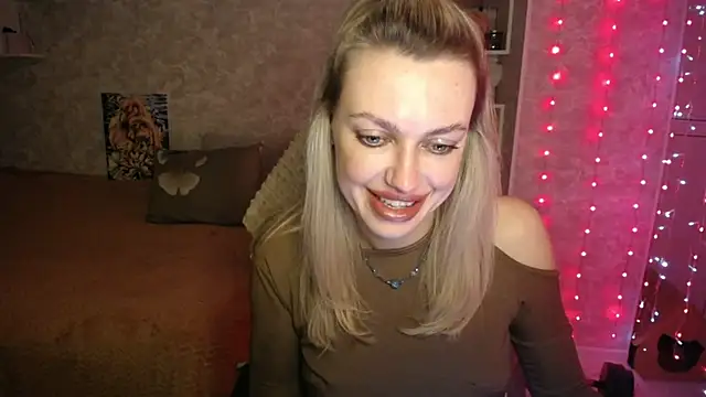 Snapshot of NickyAdamidi chatting on 11.17.25 NickyAdamidi online show from 11.17.25