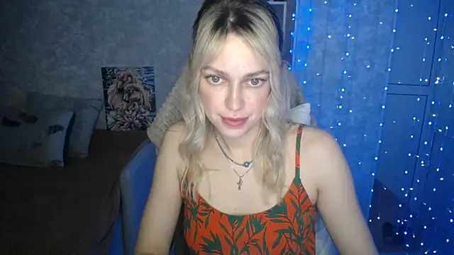 Snapshot of NickyAdamidi chatting on 11.23.25 NickyAdamidi online show from 11.23.25