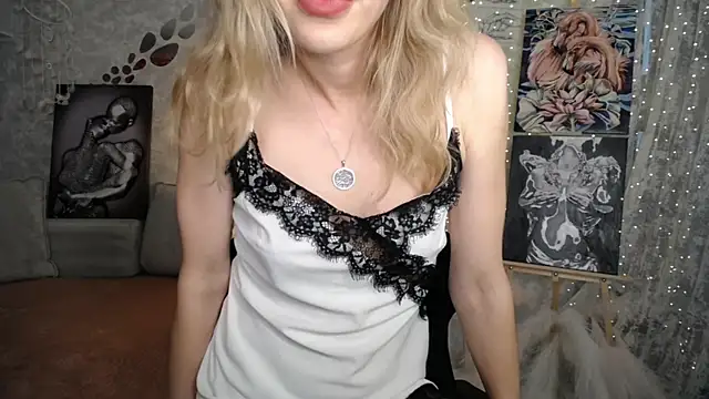 Snapshot of NickyAdamidi chatting on 06.11.26 NickyAdamidi online show from 06.11.26