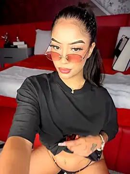 Snapshot of MystiqueXXX chatting on 06.19.26 MystiqueXXX online show from 06.19.26