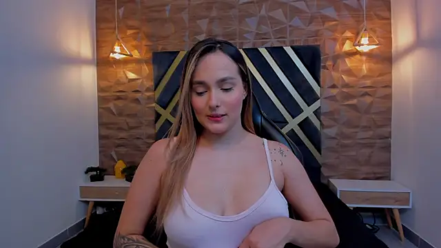 Emmaa white  online show from 11.11.25