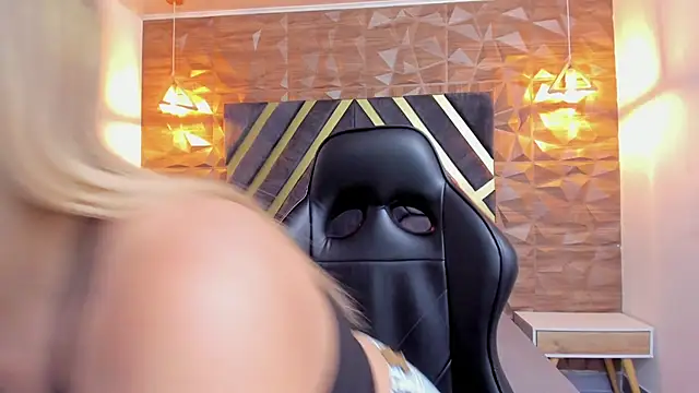 Emmaa white  online show from 03.30.26