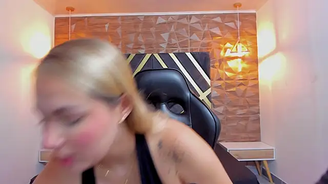 Snapshot of Emmaa_white_ chatting on 05.02.26 Emmaa white online show from 05.02.26