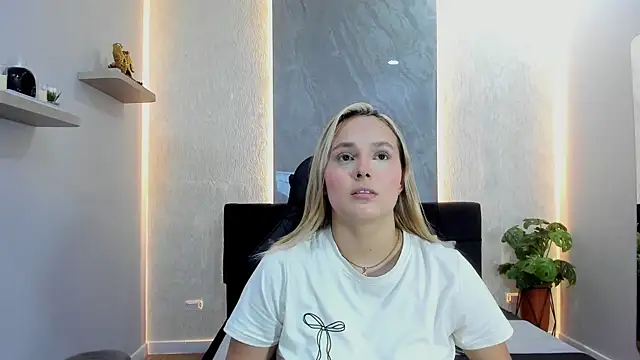 Snapshot of Emmaa_white_ chatting on 05.25.26 Emmaa white online show from 05.25.26