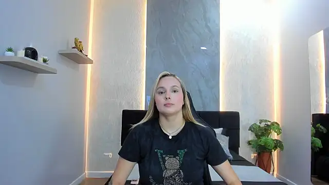 Snapshot of Emmaa_white_ chatting on 05.26.26 Emmaa white online show from 05.26.26