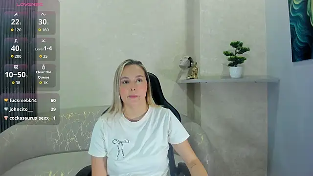 Snapshot of Emmaa_white_ chatting on 06.22.26 Emmaa white online show from 06.22.26