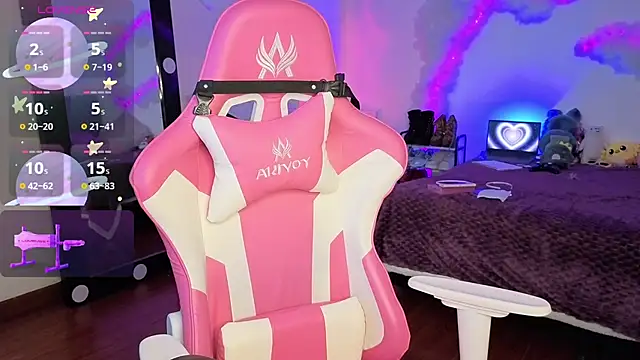 larah uwu online show from 11.17.25