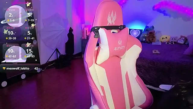 larah uwu online show from 11.24.25