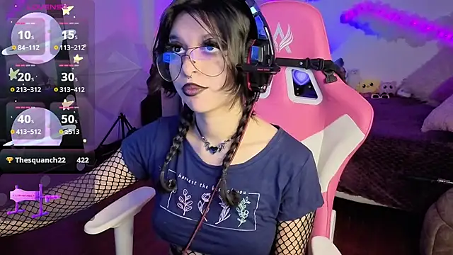 larah uwu online show from 11.25.25