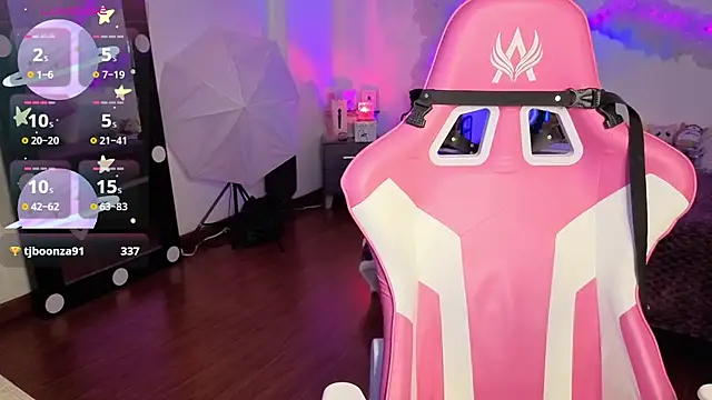 larah uwu online show from 11.28.25