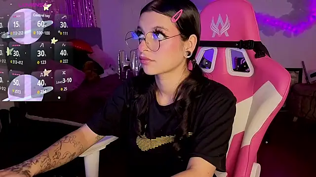 larah uwu online show from 02.26.26