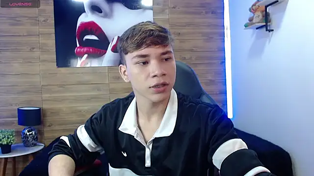 Snapshot of nathanclay chatting on 05.05.26 nathanclay online show from 05.05.26