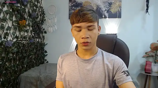 Snapshot of nathanclay chatting on 05.19.26 nathanclay online show from 05.19.26