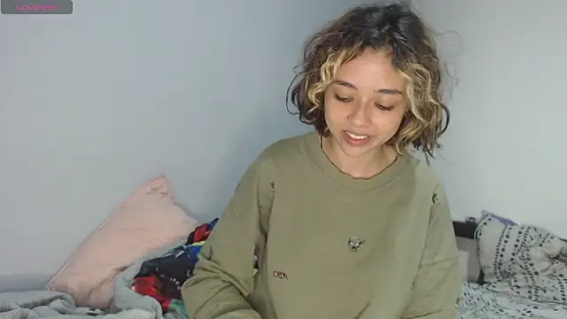 Snapshot of brisazanes chatting on 11.01.25 brisazanes online show from 11.01.25