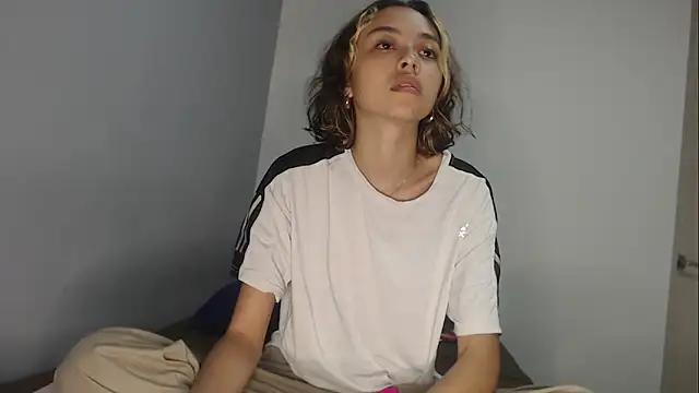 Snapshot of brisazanes chatting on 11.16.25 brisazanes online show from 11.16.25