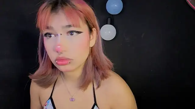 zoelight18 online show from 10.02.25