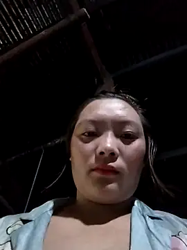 Snapshot of Thuyta chatting on 09.10.25 Thuyta online show from 09.10.25