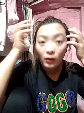 Snapshot of Thuyta chatting on 09.29.25 Thuyta online show from 09.29.25