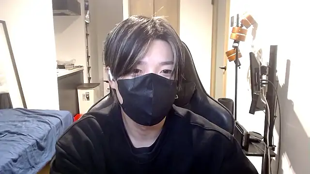 Snapshot of Mei-Tanaka chatting on 10.22.25 Mei-Tanaka online show from 10.22.25