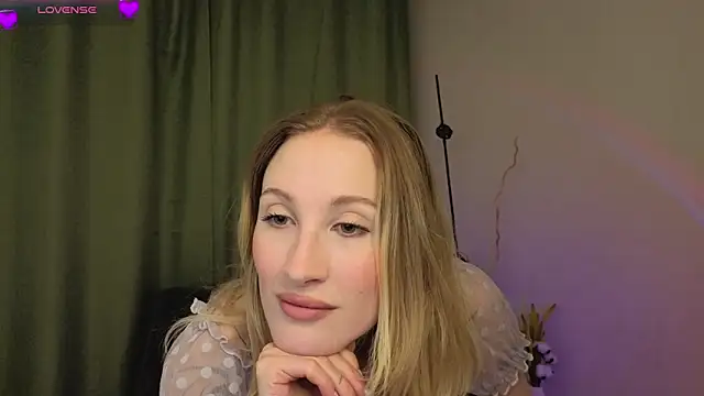 Snapshot of BiancaHelo chatting on 09.26.25 BiancaHelo online show from 09.26.25