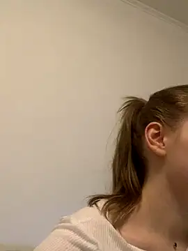 Snapshot of Leya_F chatting on 09.20.25 Leya F online show from 09.20.25