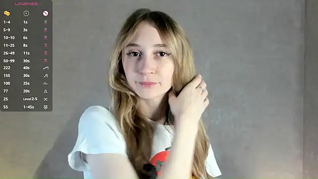 Snapshot of BeatrixHiett chatting on 10.07.25 BeatrixHiett online show from 10.07.25