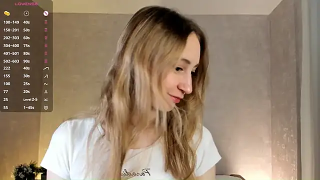 Snapshot of BeatrixHiett chatting on 10.14.25 BeatrixHiett online show from 10.14.25
