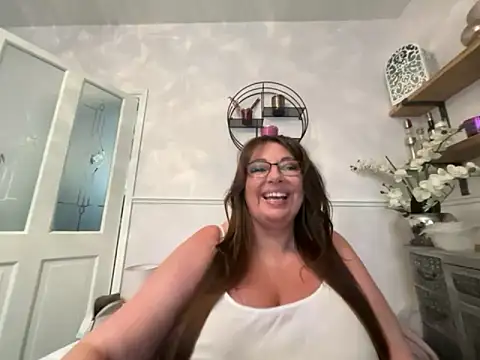 Snapshot of BuxomKitty_BBW chatting on 05.15.26 BuxomKitty BBW online show from 05.15.26