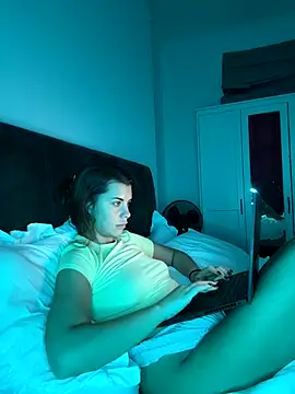 AlitaNova online show from 10.15.25