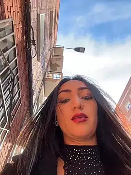 Ninabigtitied online show from 11.04.25