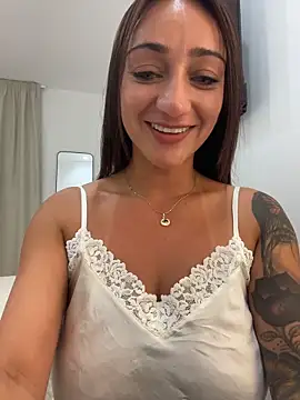 Ninabigtitied online show from 12.15.25