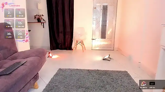 Snapshot of _Mia_Pink_ chatting on 10.17.25  Mia Pink  online show from 10.17.25