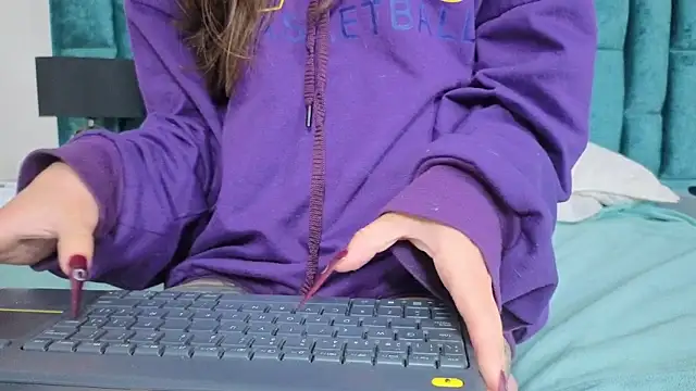 Emma Foxi online show from 11.29.25